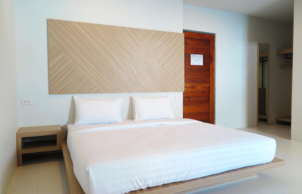 Phuket Marine Poshtel - Sha Plus Чалонг Екстер'єр фото