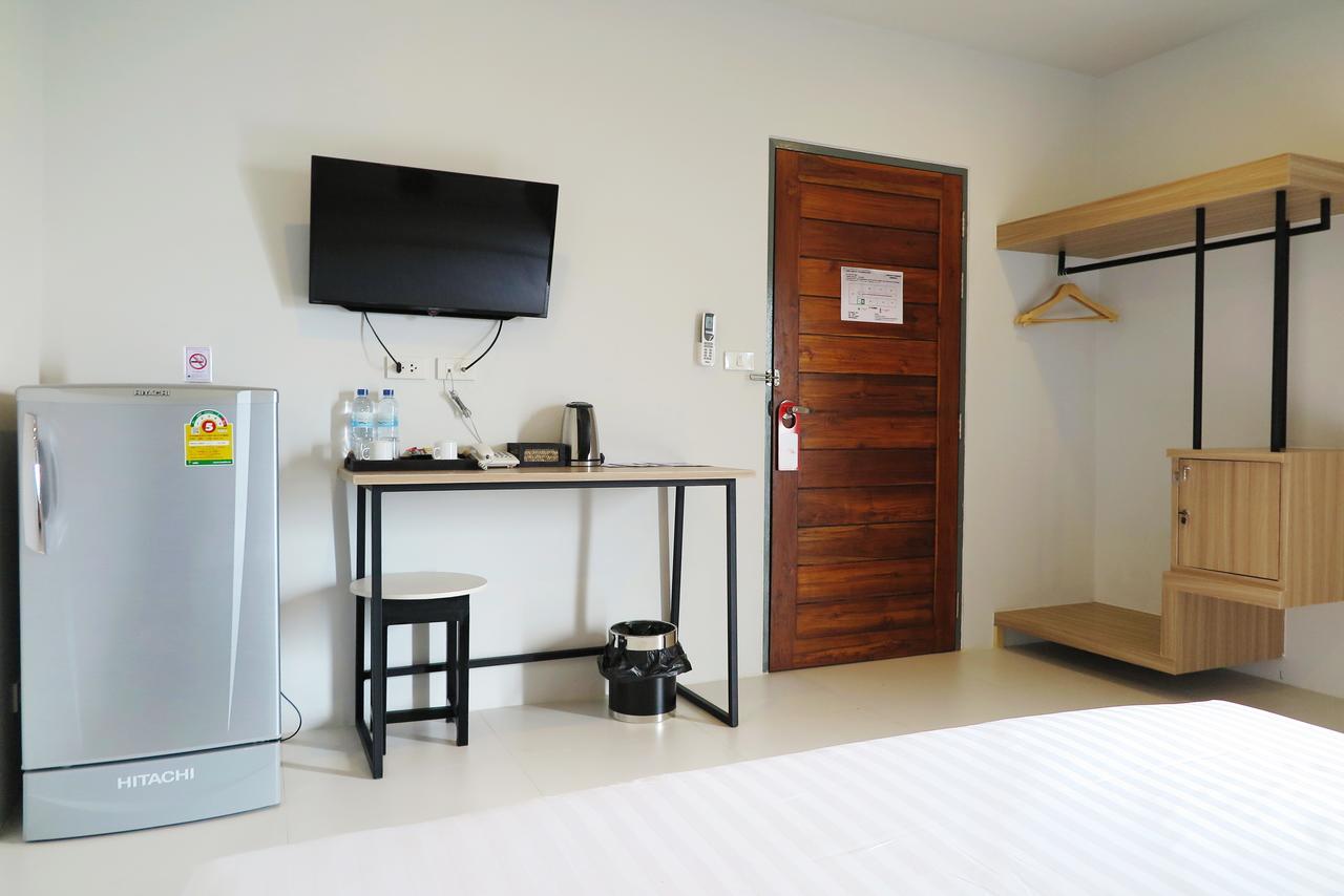 Phuket Marine Poshtel - Sha Plus Чалонг Екстер'єр фото