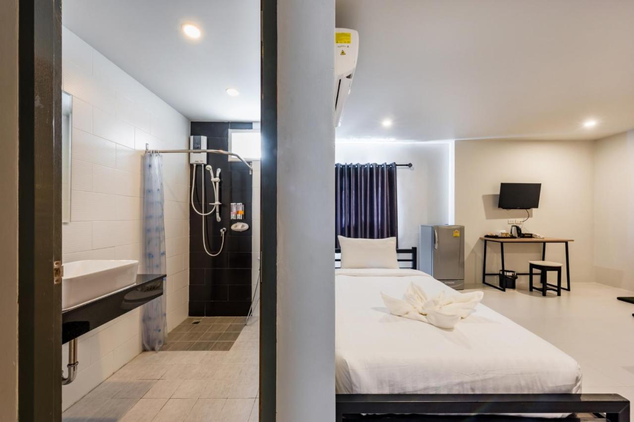 Phuket Marine Poshtel - Sha Plus Чалонг Екстер'єр фото