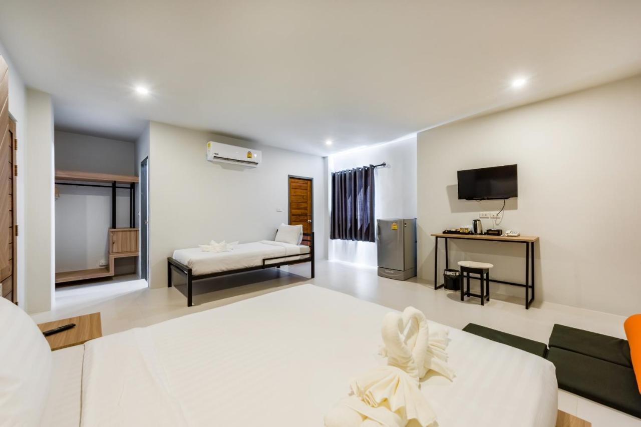 Phuket Marine Poshtel - Sha Plus Чалонг Екстер'єр фото